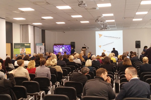 Nasze biuro obsługuje tłumaczenia ustne podczas międzynarodowej konferencji