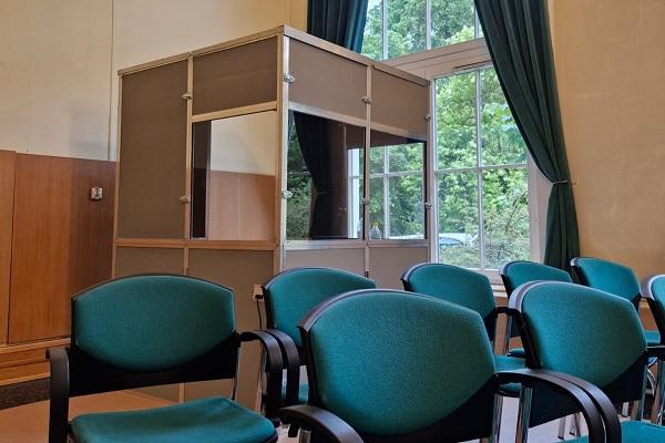 System tour guide do mobilnych tłumaczeń ustnych podczas wizyt studyjnych