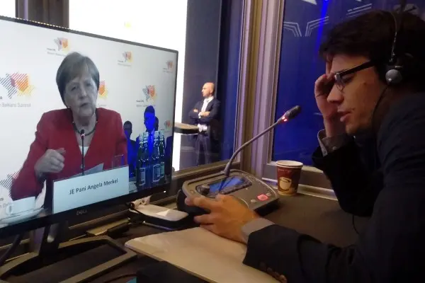 Profesjonalne tłumaczenia symultaniczne podczas konferencji i wydarzeń biznesowych